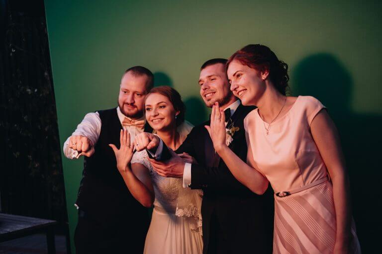 Momentfoto Foto Būdiņa - Foto būdiņas noma korporatīvajiem pasākumiem
