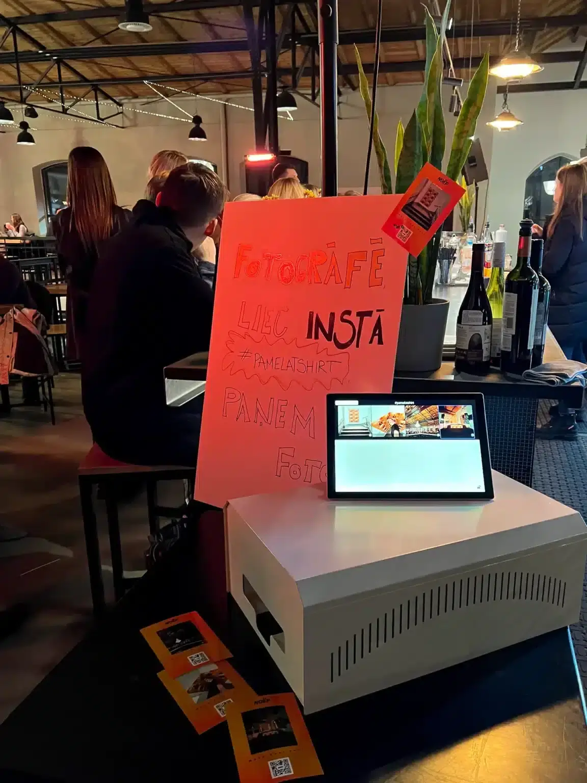 Insta Print: hashtag vai QR foto izdrukas ar zīmola dizainu