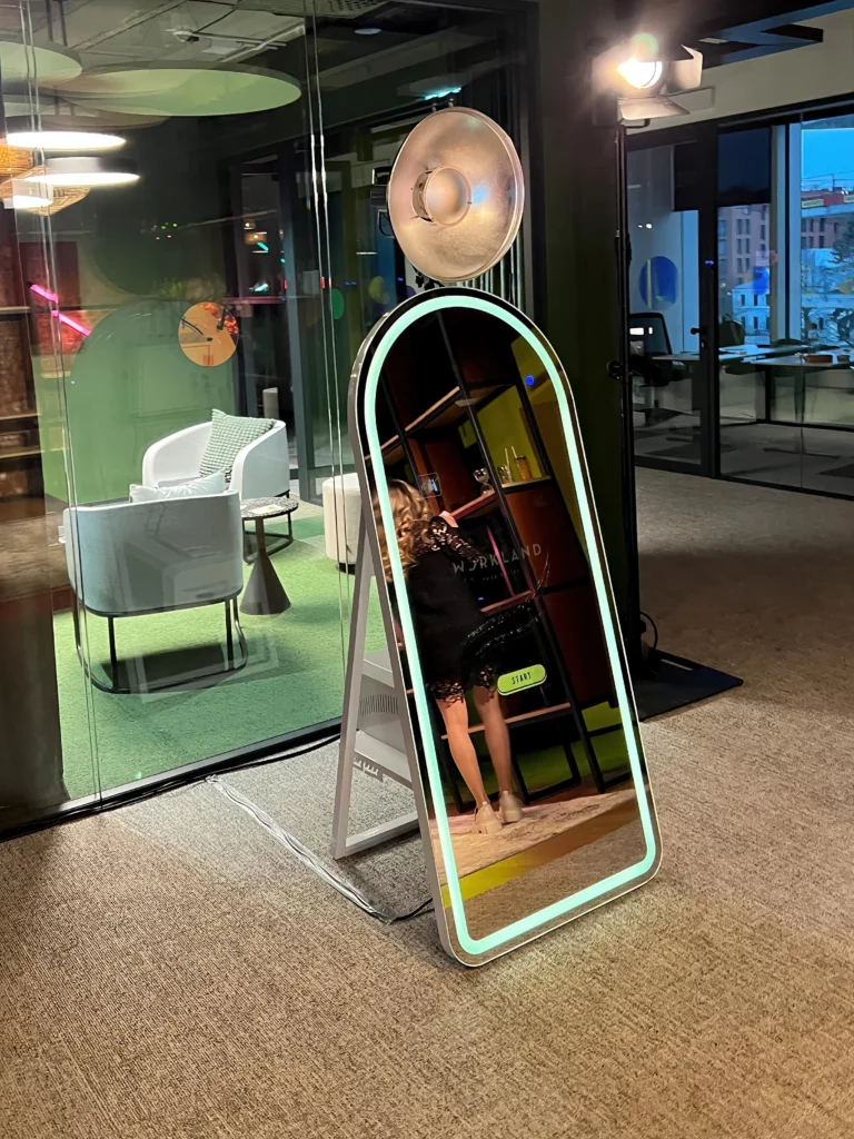 002-momentbox-mirror-booth-rent-service-in-riga-photo-mirror-rent