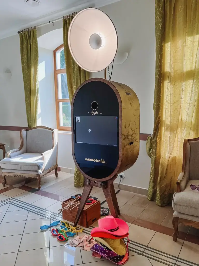 Vintage photo booth Kalnamuižas pilī - Vintage foto kaste vietā ar interjeru un noskaņu