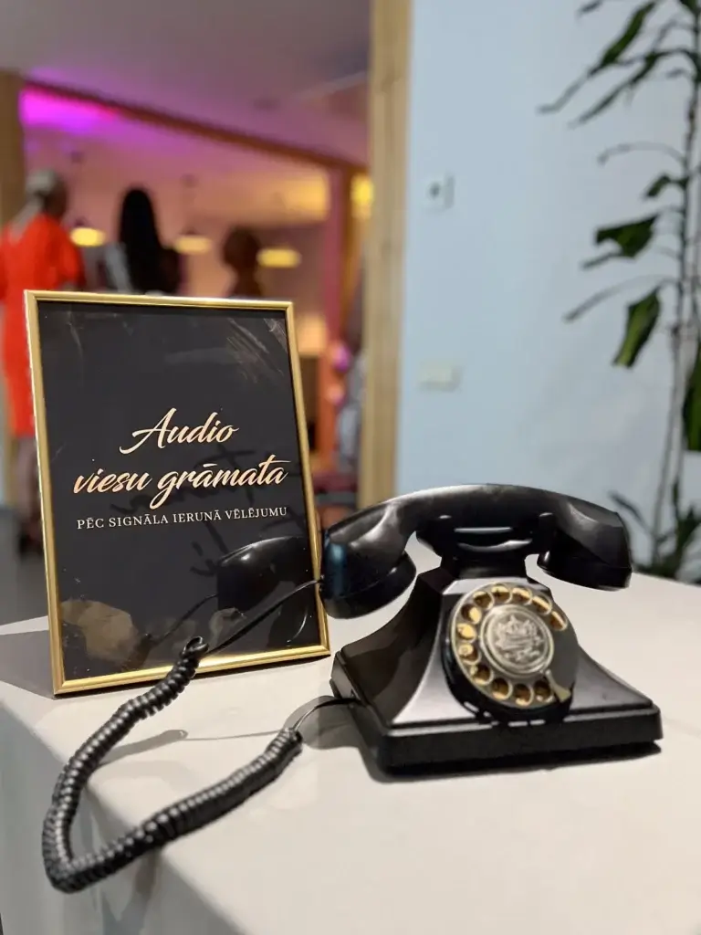 Retro telefons audio viesu grāmatai - Audio viesu grāmatas noma kāzām un svinībām ar retro telefonu balss vēlējumu ierakstīšanai.