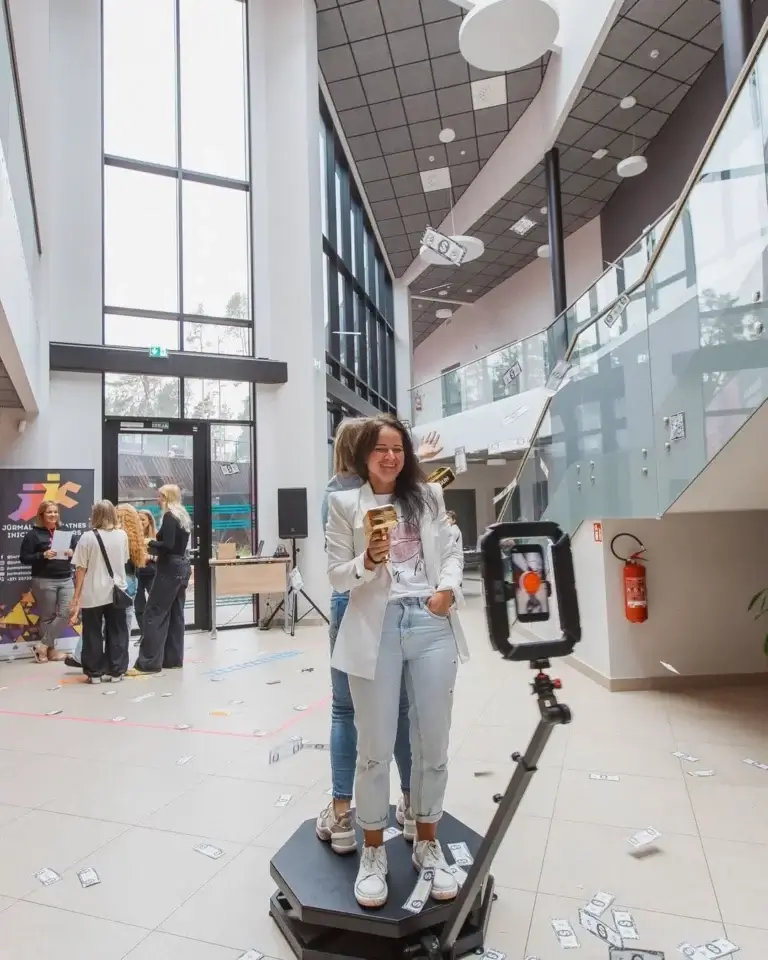 360 video spineris Jūrmalā - 360 video spinera noma Jūrmalā, Rīgā un citās Latvijas pilsētās korporatīviem un publiskiem pasākumiem.