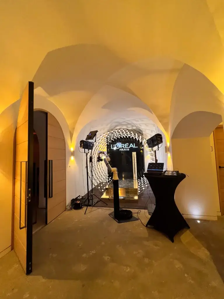 GlamBot Vilnius pasākumā - GlamBot robotic video arm setup for brand events and premium activations in the Baltics.