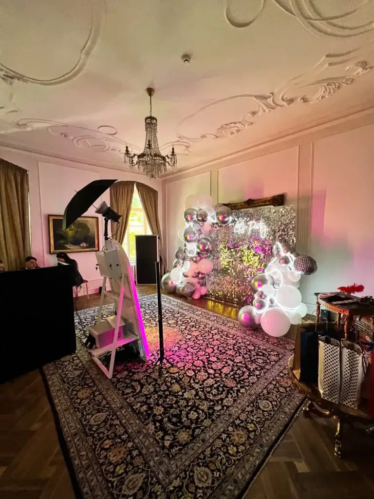 Maģiskais foto spogulis - Balts foto spogulis ar LED gaismām premium pasākumiem