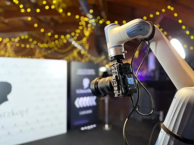 GlamBot noma Rīgā - GlamBot noma Rīgā konferencēm, zīmola pasākumiem un premium viesu aktivitātēm.