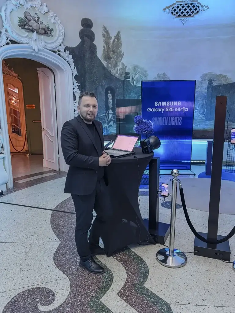 Paparaci video zona - Paparaci video zona pasākumiem ar logo, mūziku un sociālo tīklu formātu.